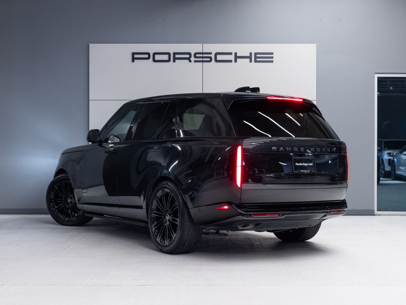 2025 Land Rover Range Rover SE