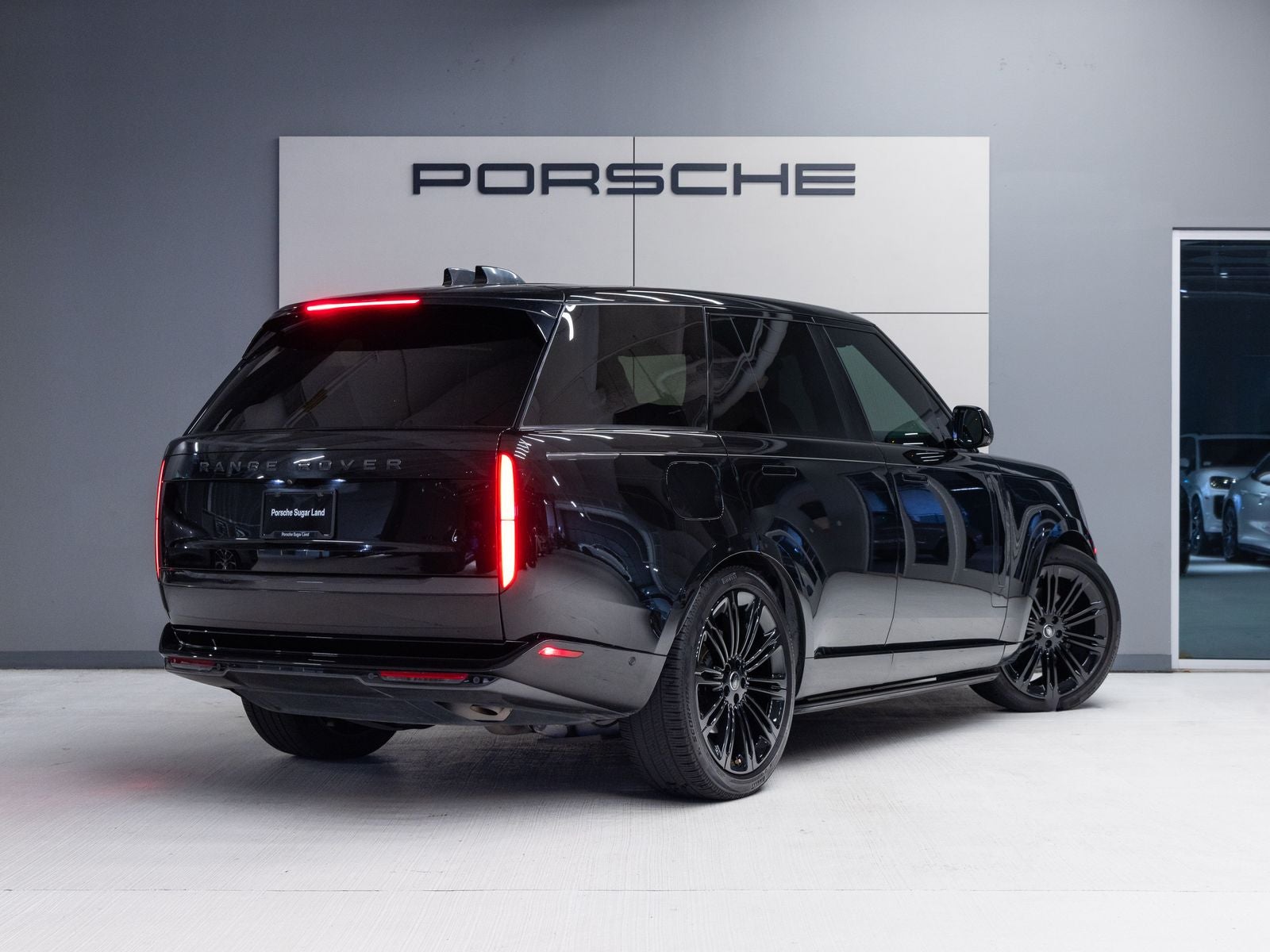 2025 Land Rover Range Rover SE