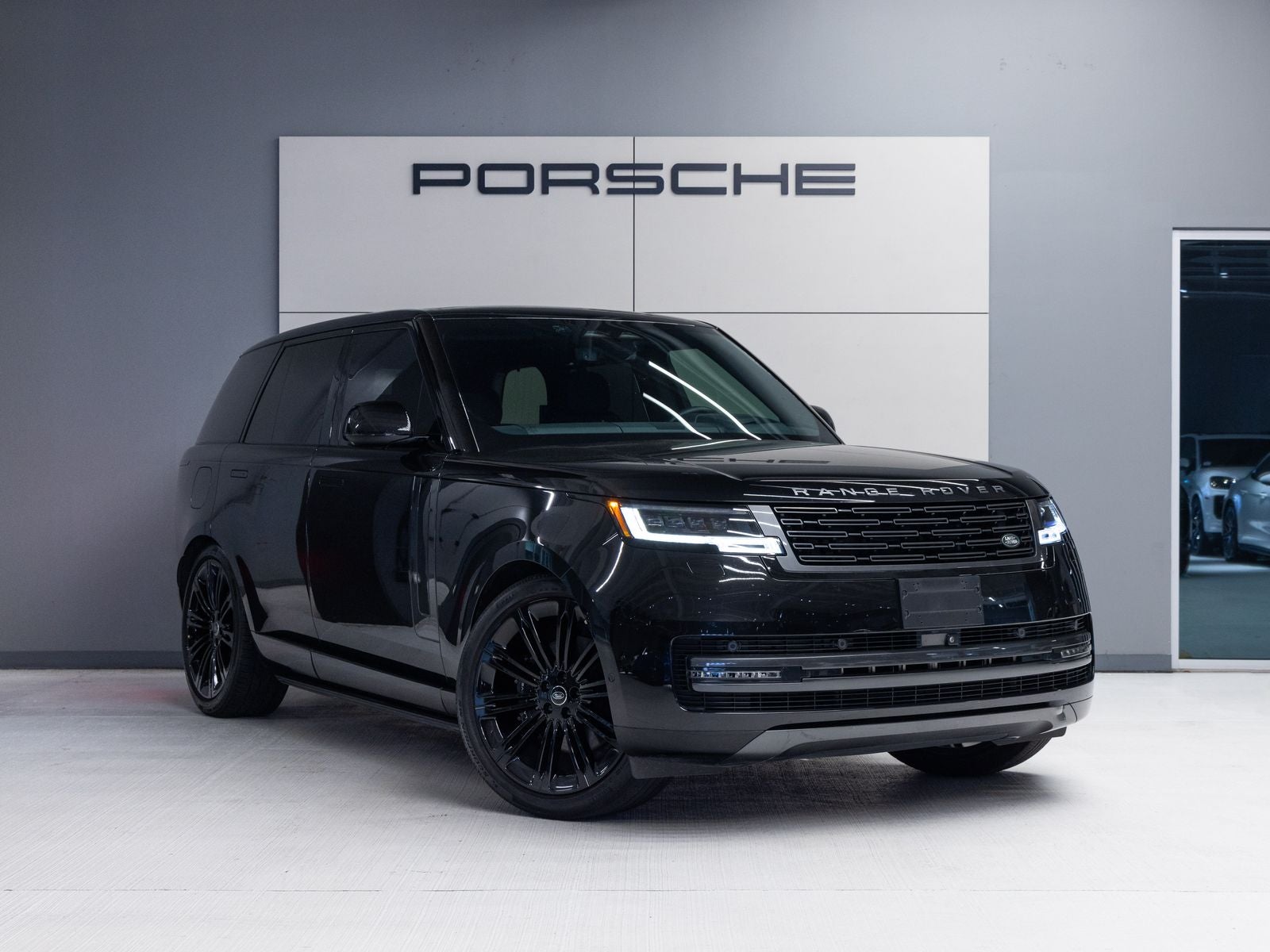 2025 Land Rover Range Rover SE