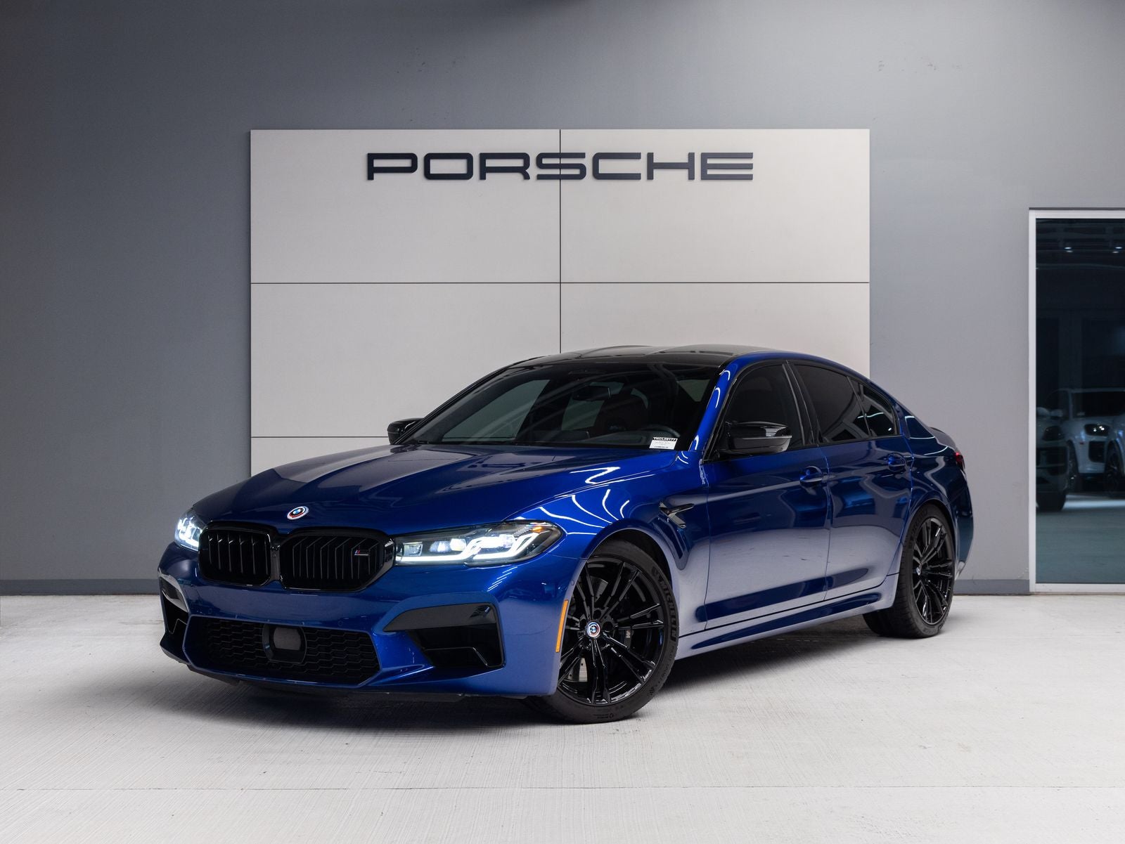 2022 BMW M5 -'s photo