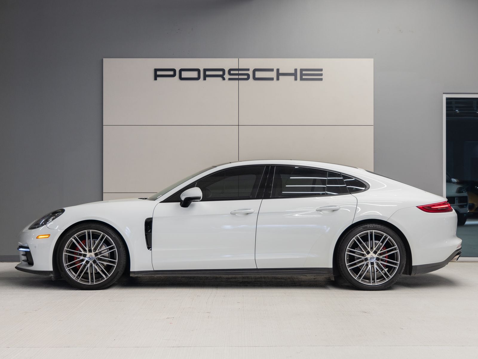 2018 Porsche Panamera Base