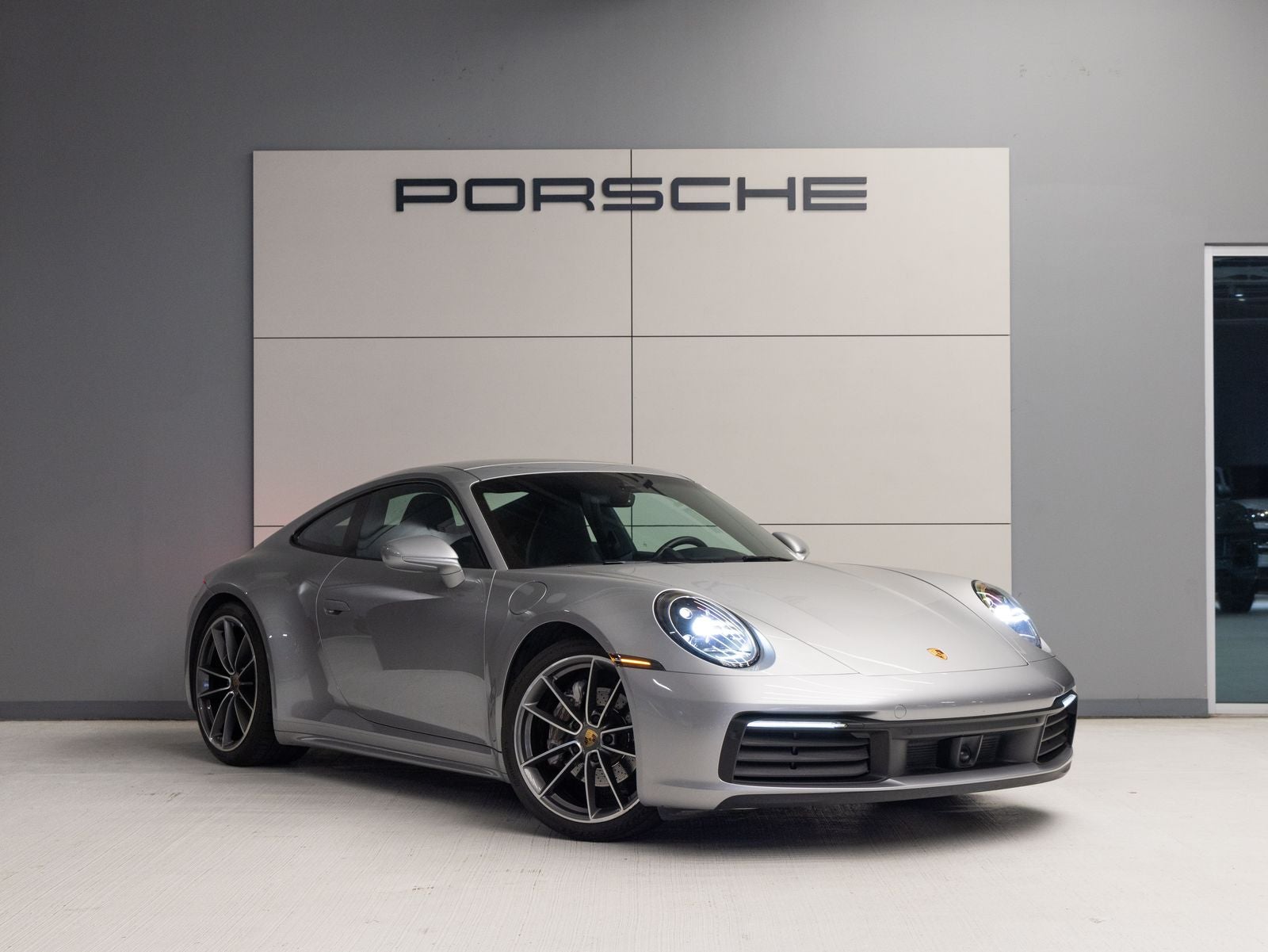 2020 Porsche 911 Carrera
