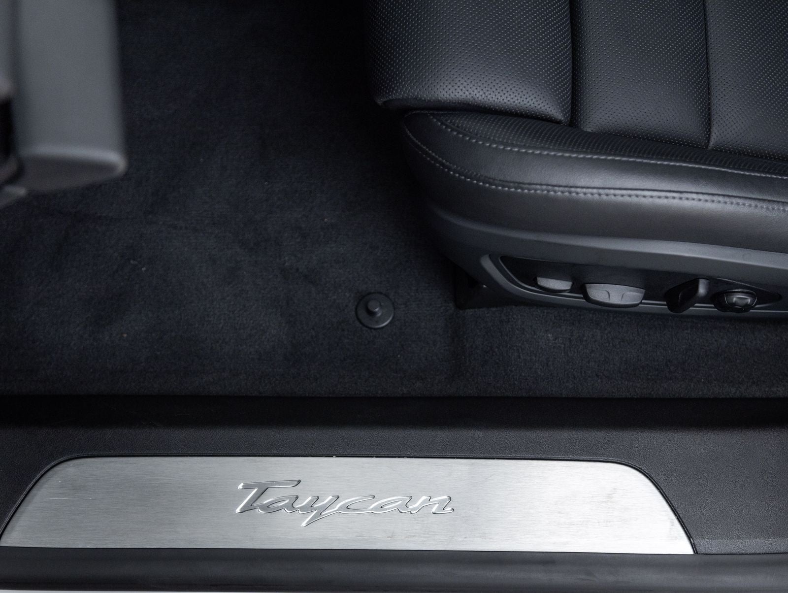 2025 Porsche Taycan Taycan