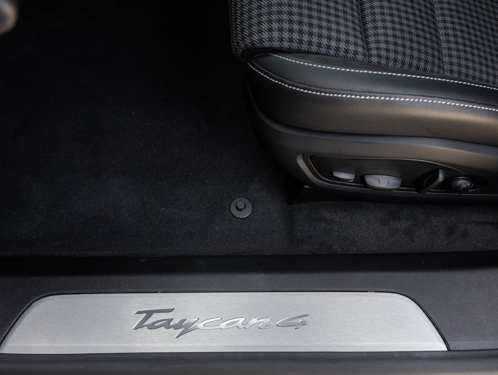 2025 Porsche Taycan Taycan 4