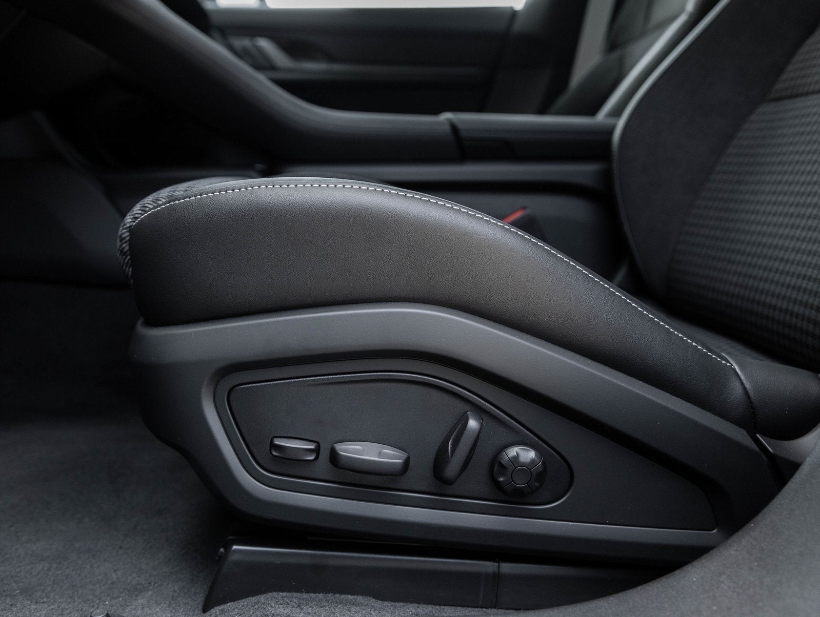 2025 Porsche Taycan Taycan 4