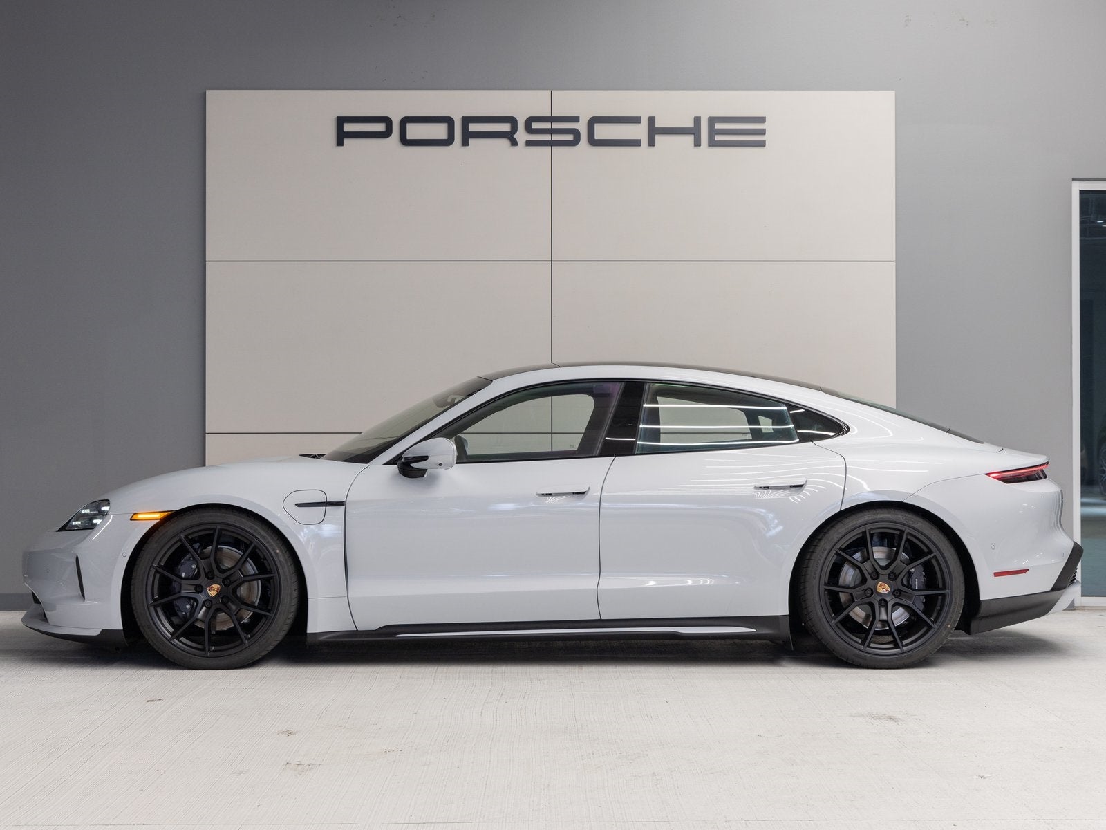 2025 Porsche Taycan Taycan