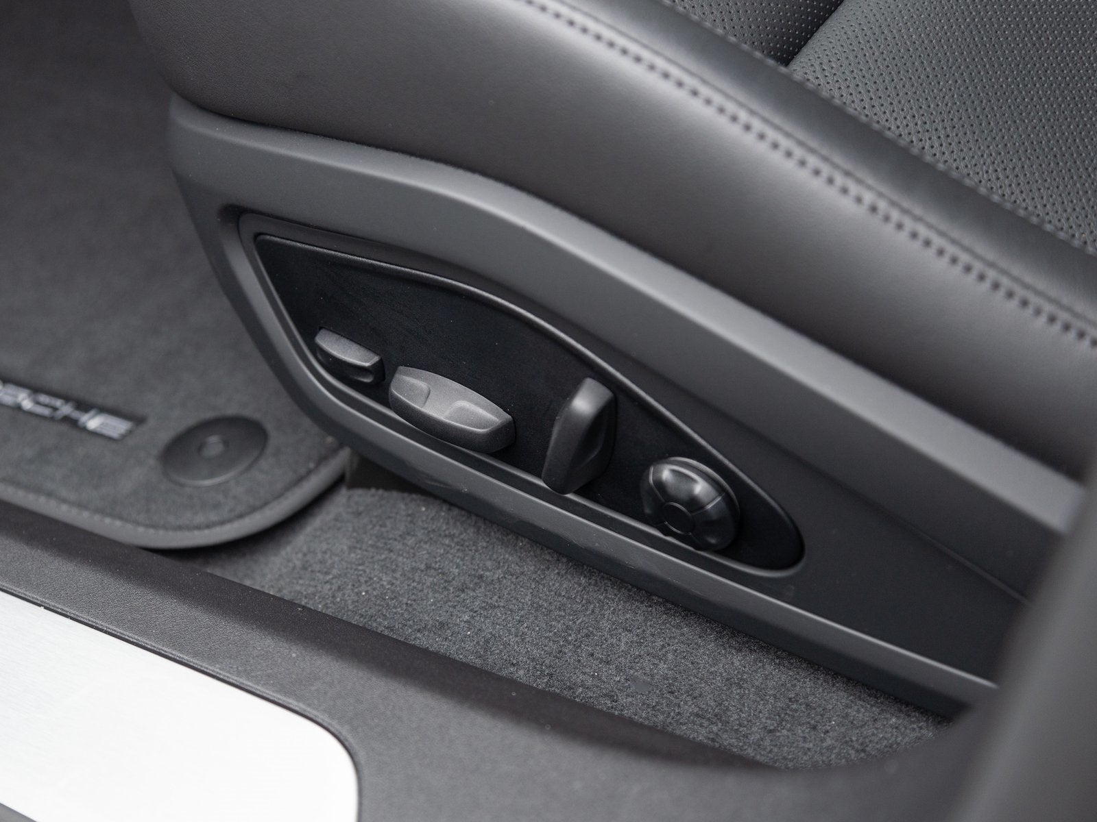 2025 Porsche Taycan Taycan