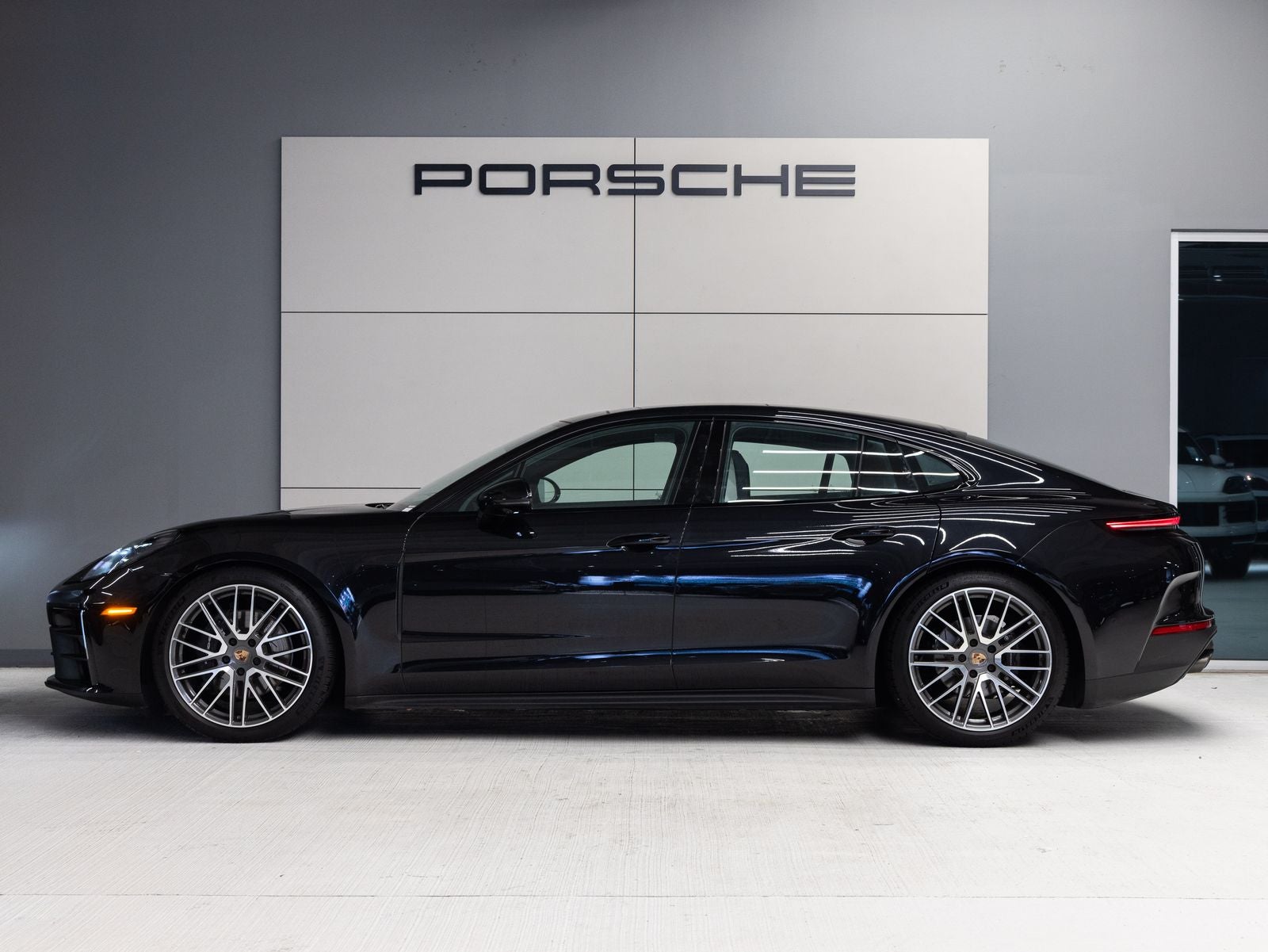 2024 Porsche Panamera 4