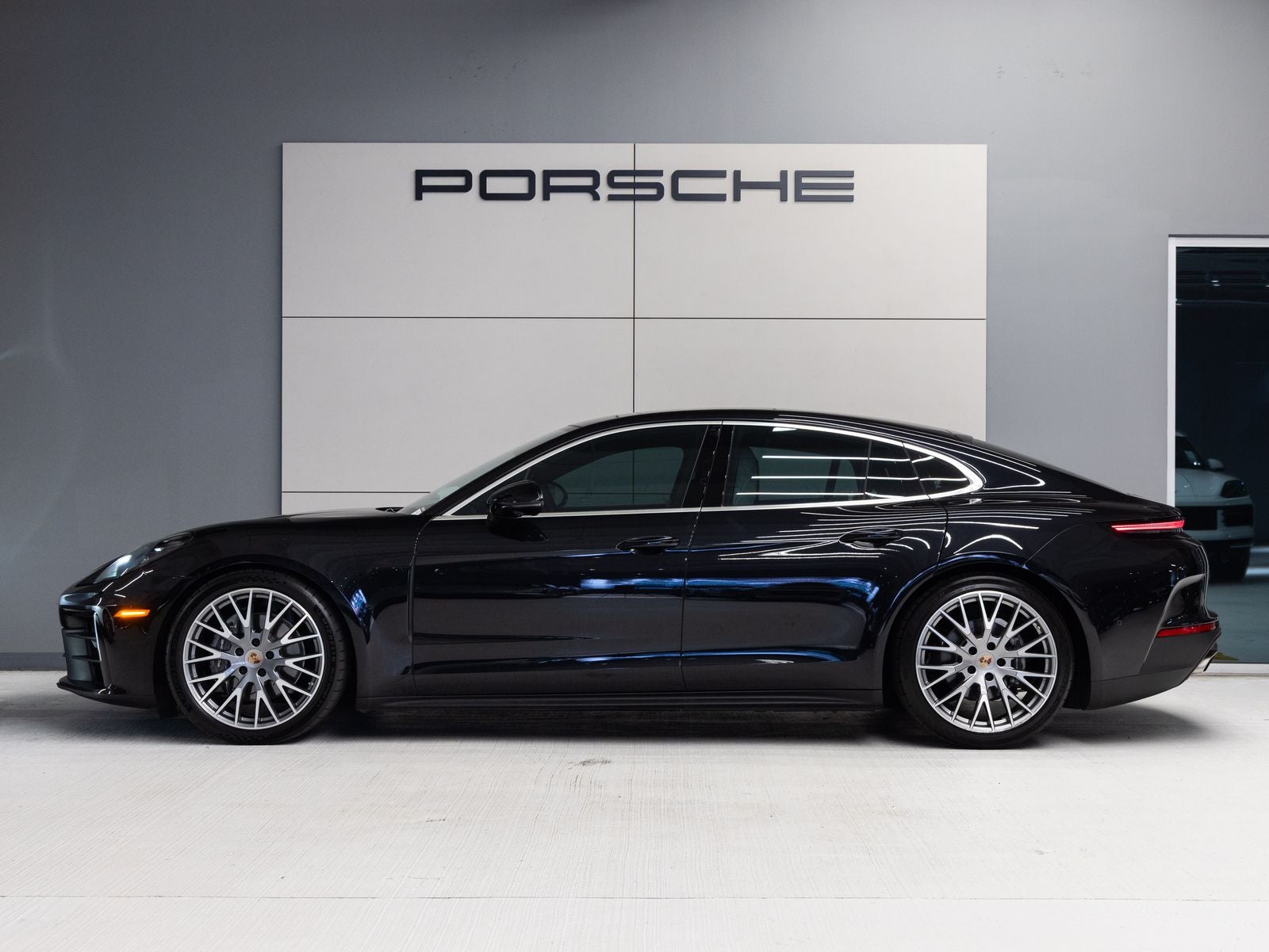 2025 Porsche Panamera RWD