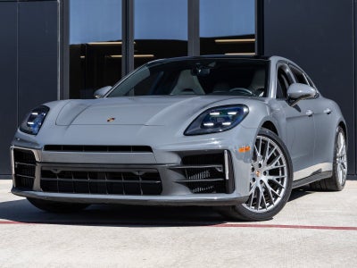 2025 Porsche Panamera 4