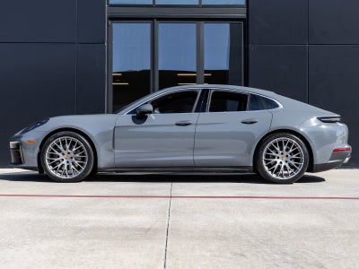 2025 Porsche Panamera 4