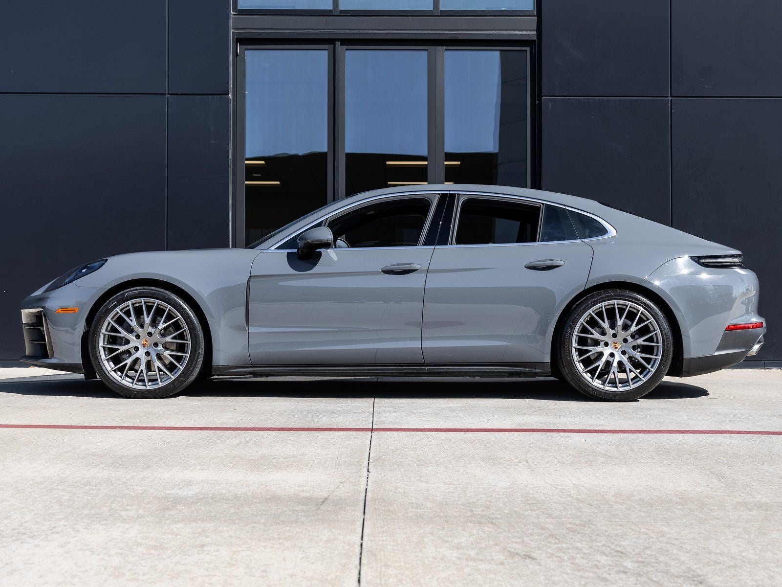 2025 Porsche Panamera 4