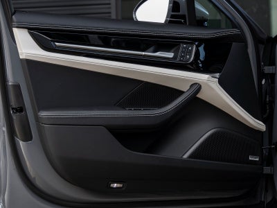 2025 Porsche Panamera 4
