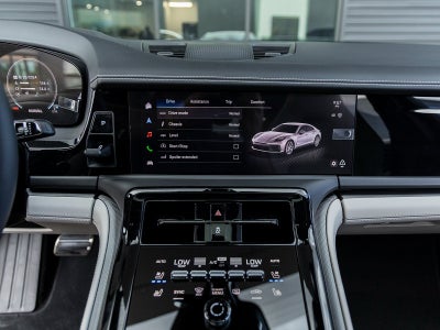 2025 Porsche Panamera 4