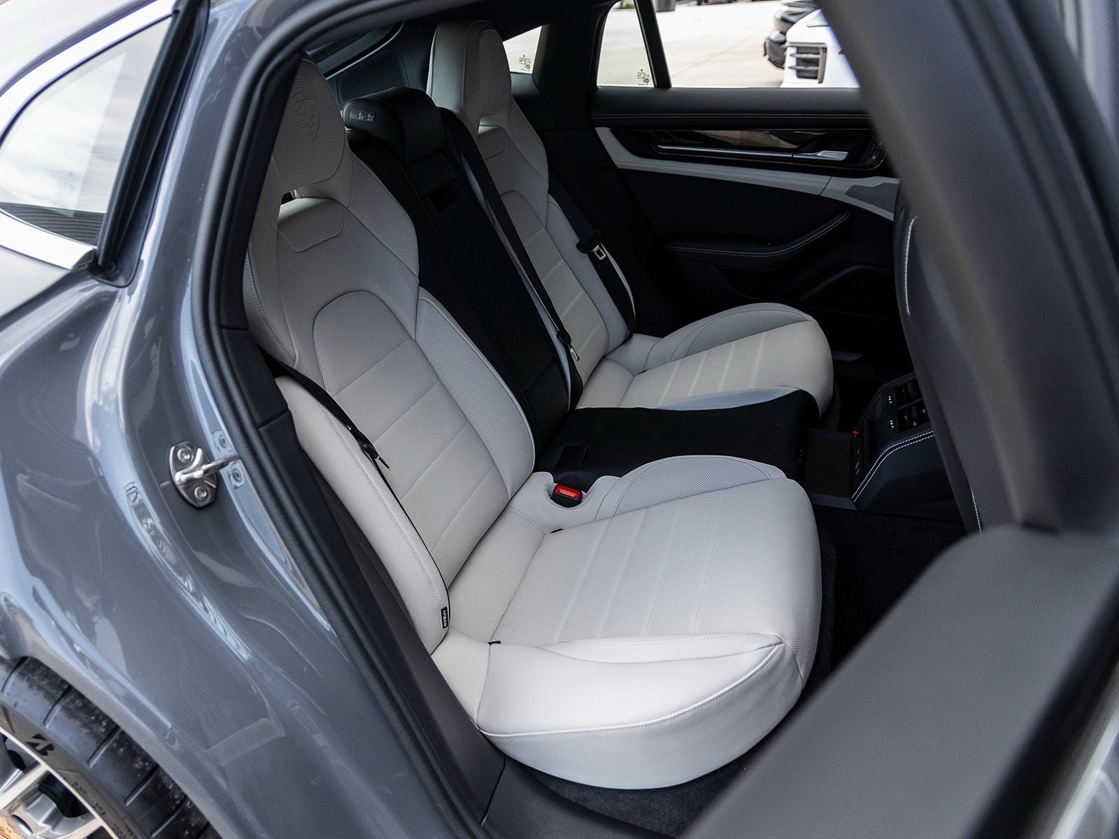 2025 Porsche Panamera 4