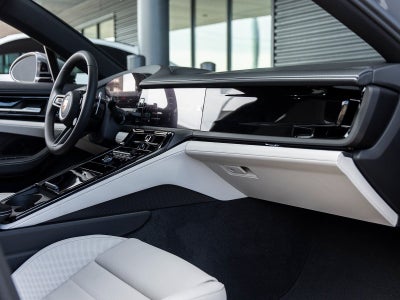 2025 Porsche Panamera 4