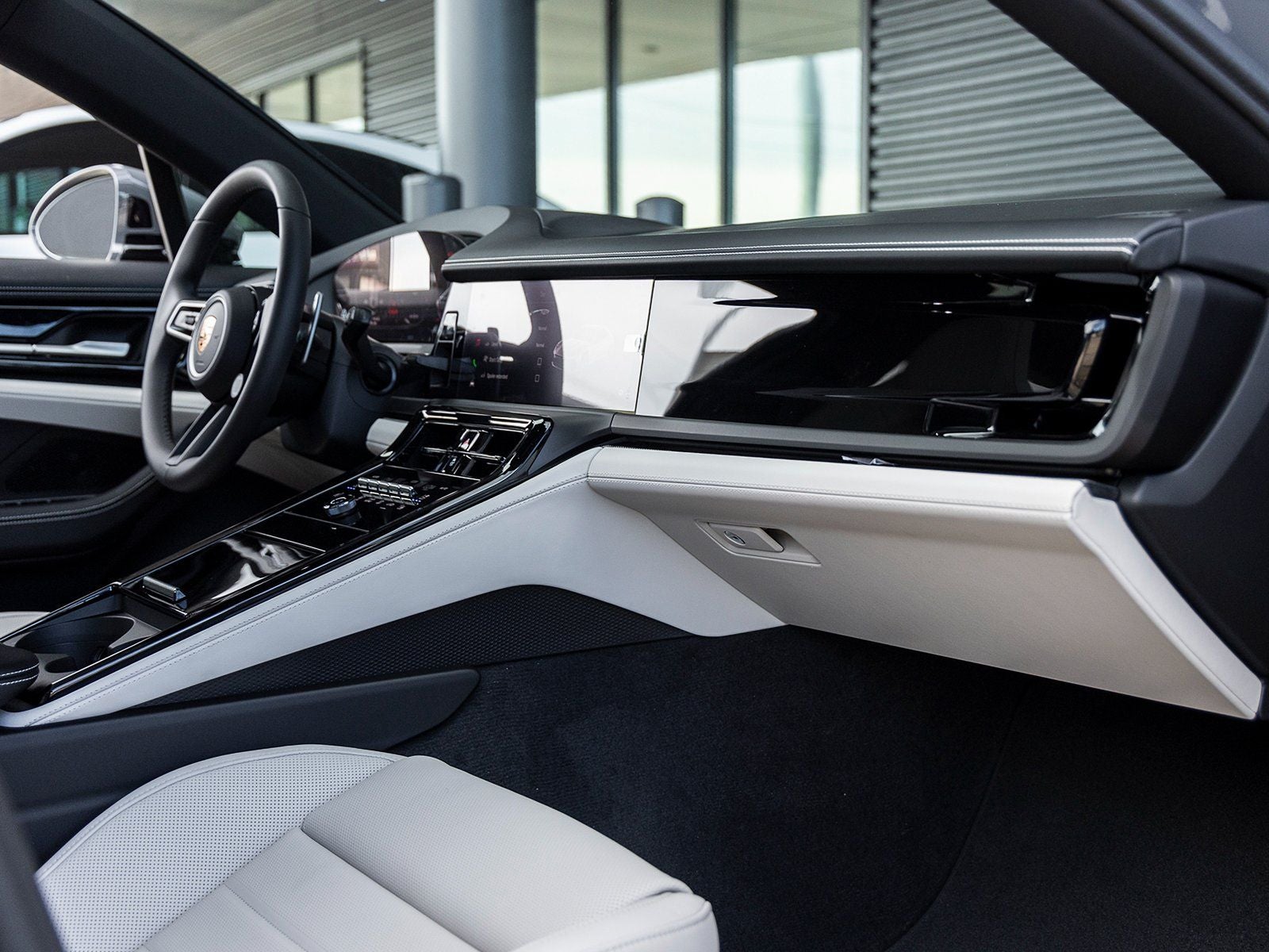 2025 Porsche Panamera 4