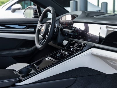 2025 Porsche Panamera 4