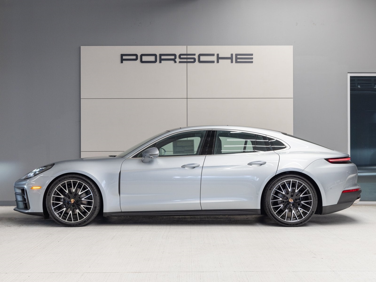 2025 Porsche Panamera Panamera 4