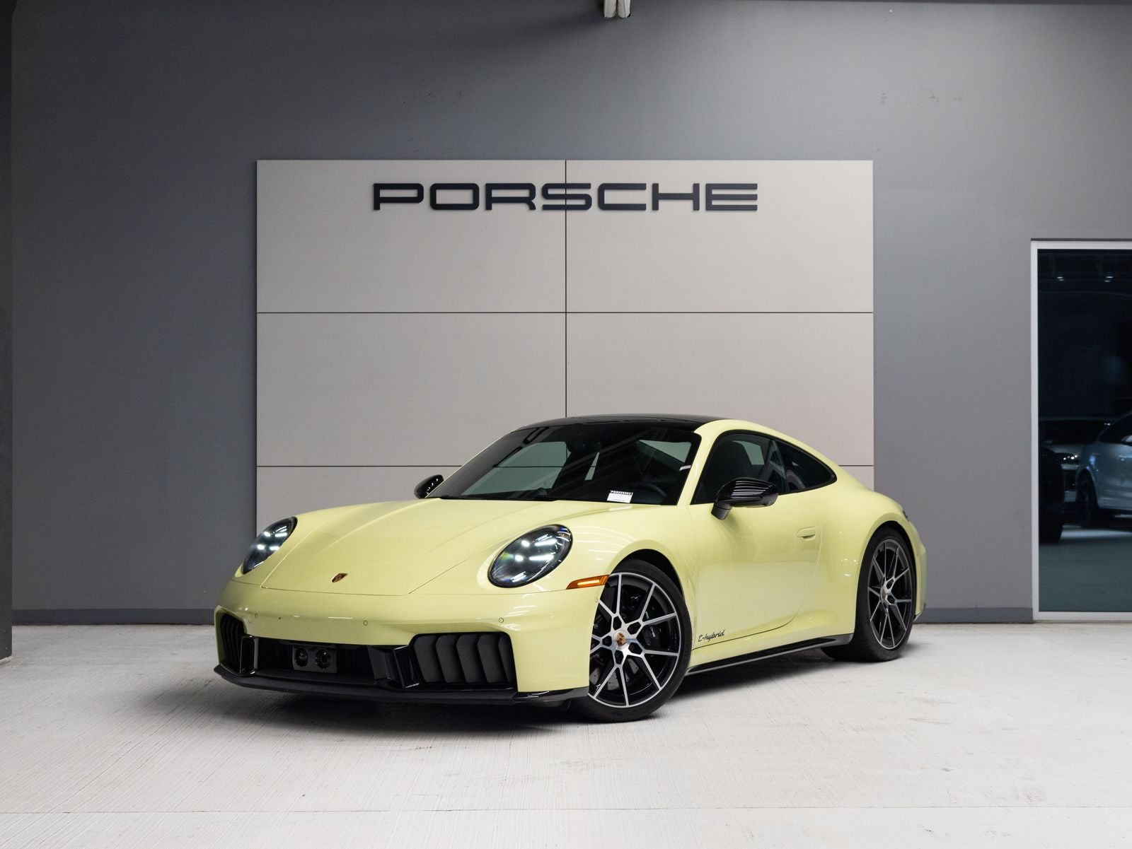 2025 Porsche 911 Carrera 4 GTS