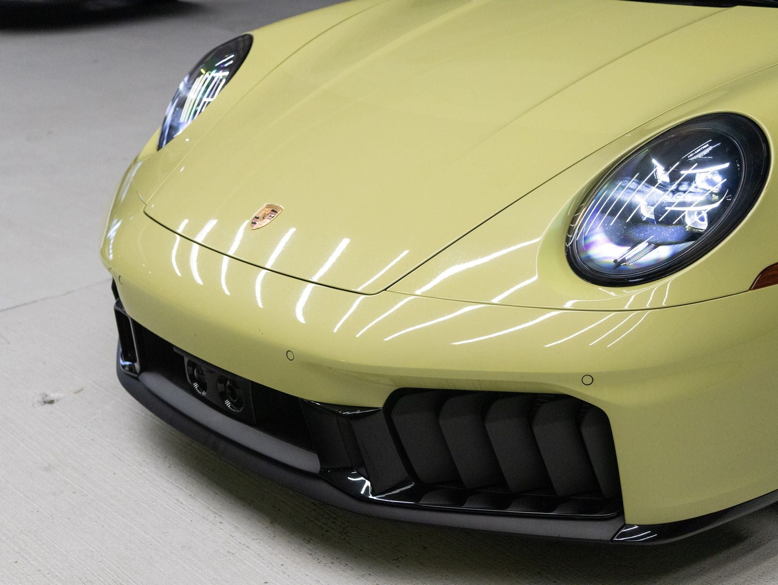 2025 Porsche 911 Carrera 4 GTS