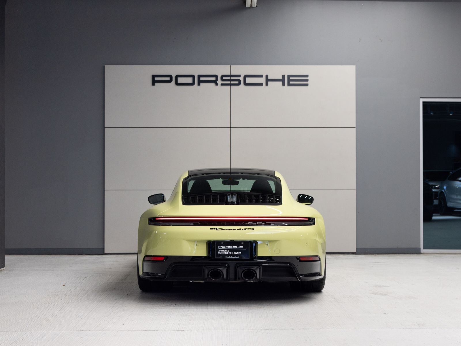 2025 Porsche 911 Carrera 4 GTS