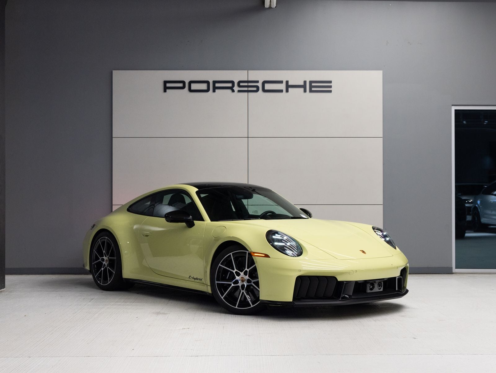 2025 Porsche 911 Carrera 4 GTS