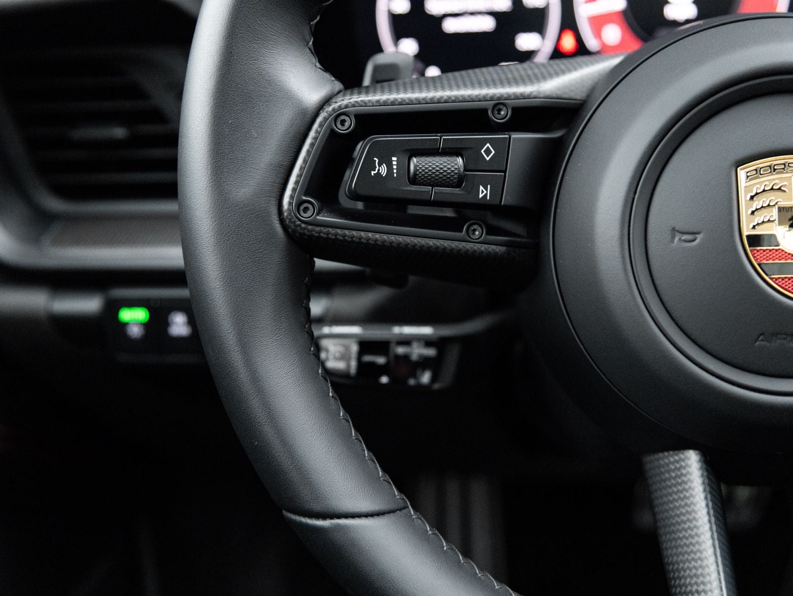 2025 Porsche 911 Carrera 4 GTS