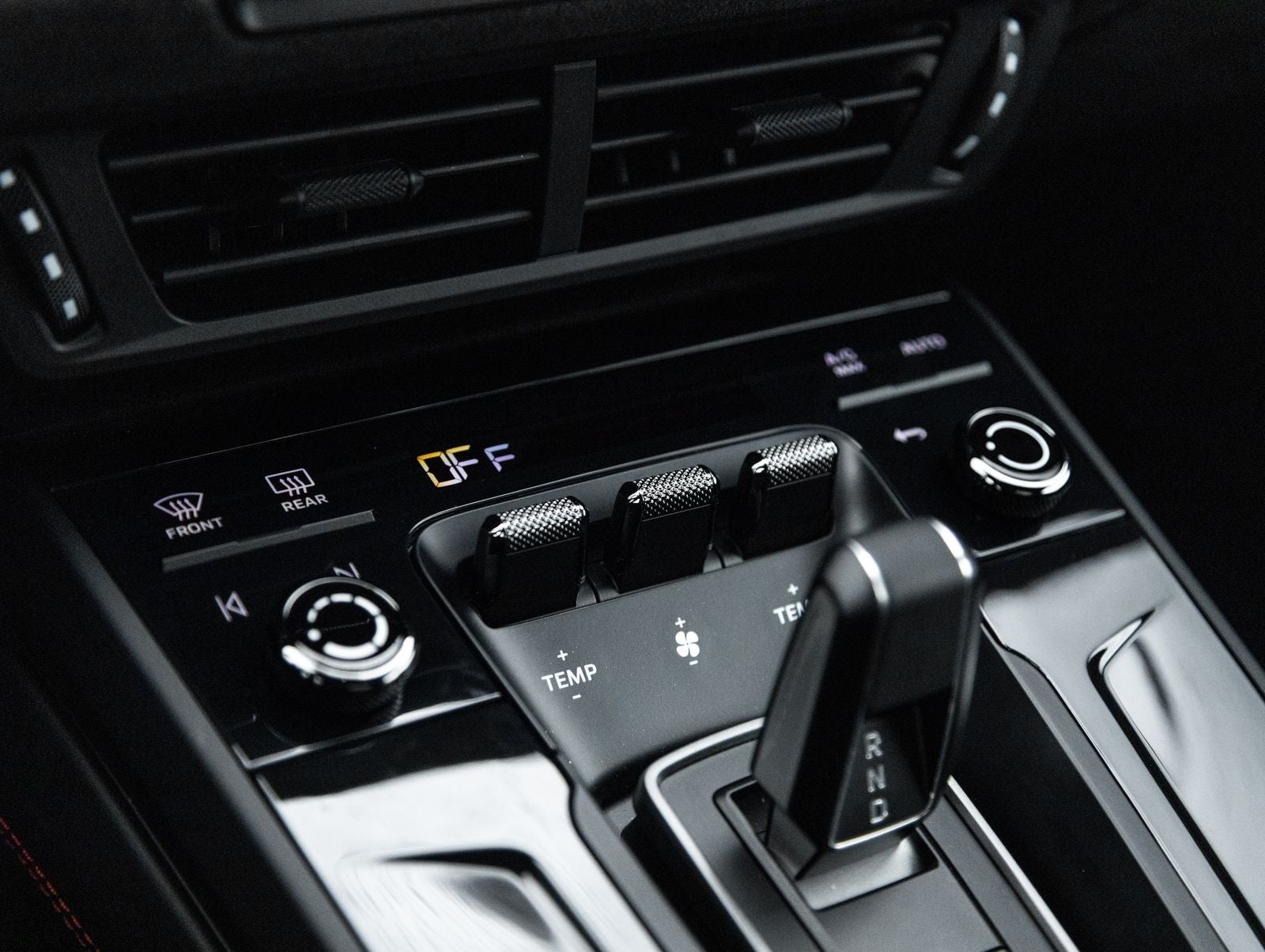 2025 Porsche 911 Carrera 4 GTS