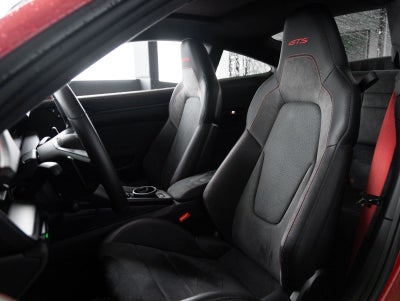 2025 Porsche 911 Carrera 4 GTS