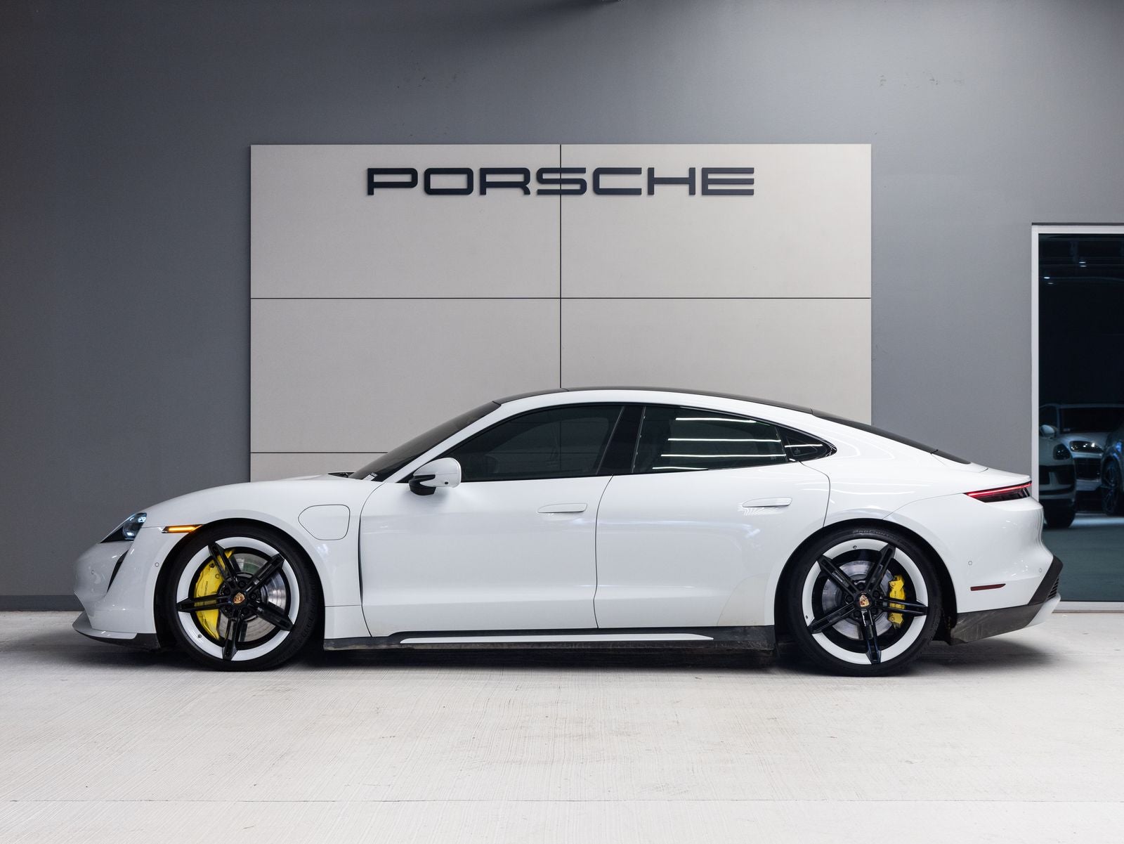 2020 Porsche Taycan Taycan Turbo