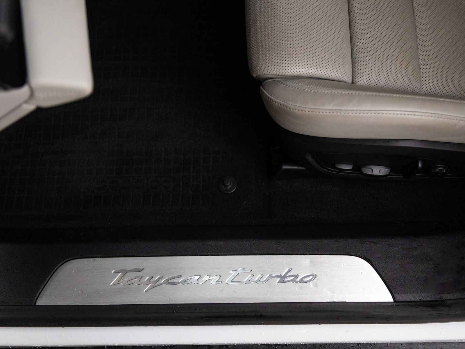 2020 Porsche Taycan Taycan Turbo