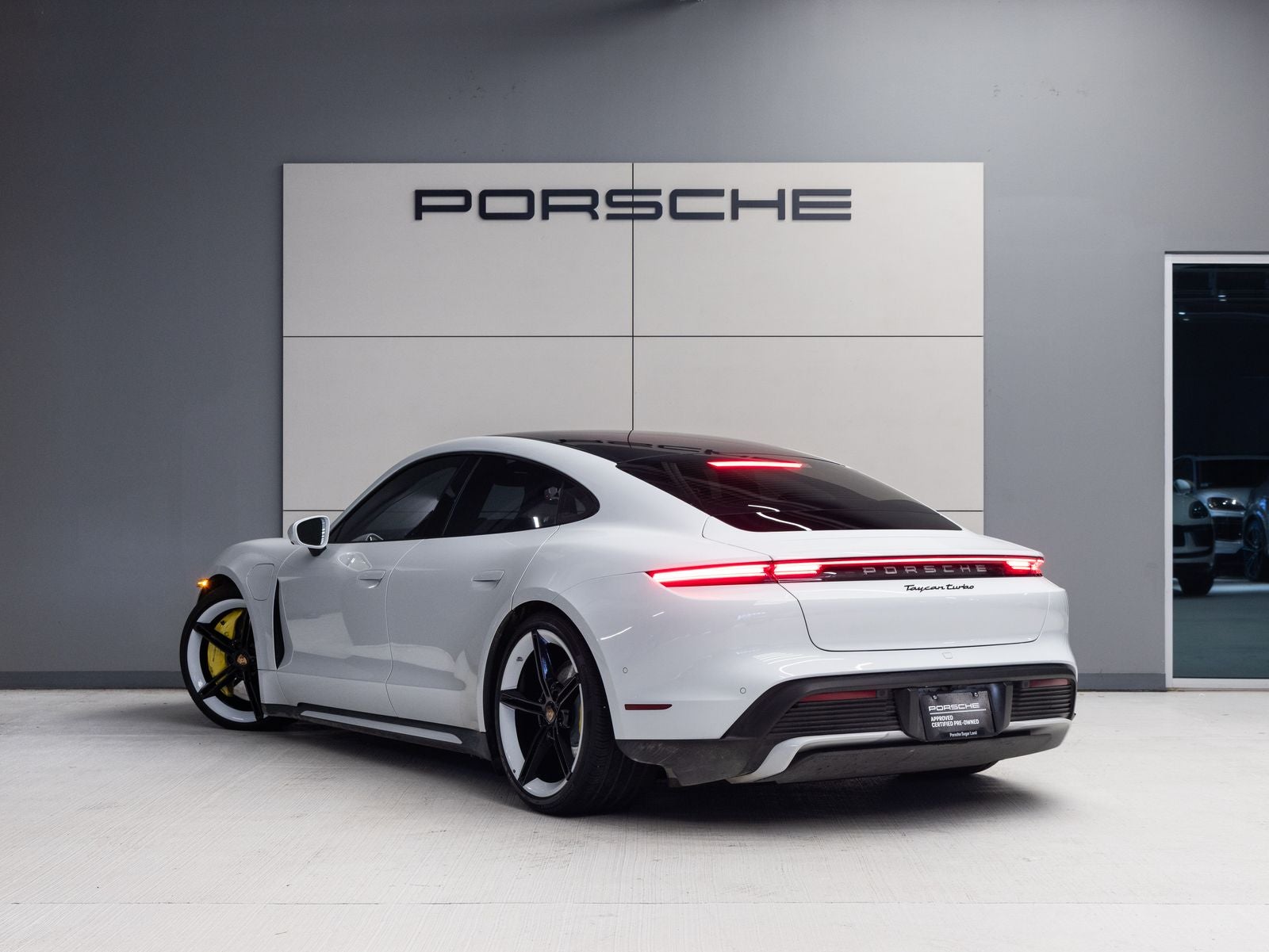 2020 Porsche Taycan Taycan Turbo