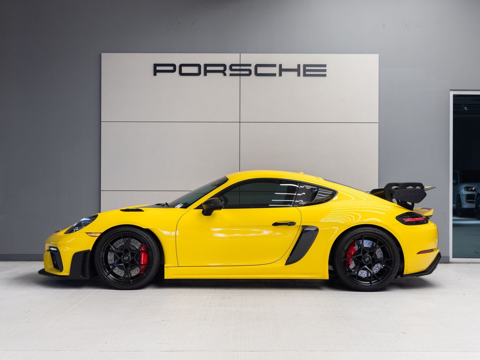 2024 Porsche 718 Cayman GT4 RS
