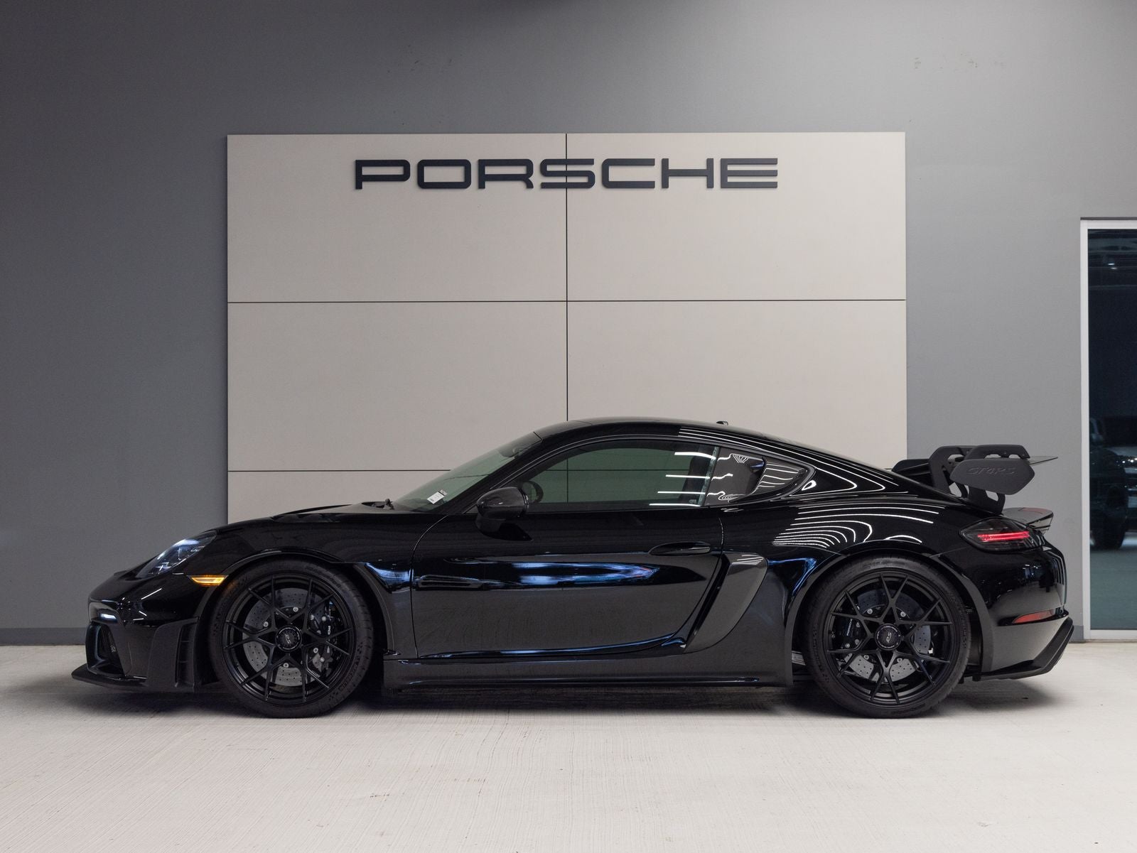 2024 Porsche 718 Cayman GT4 RS