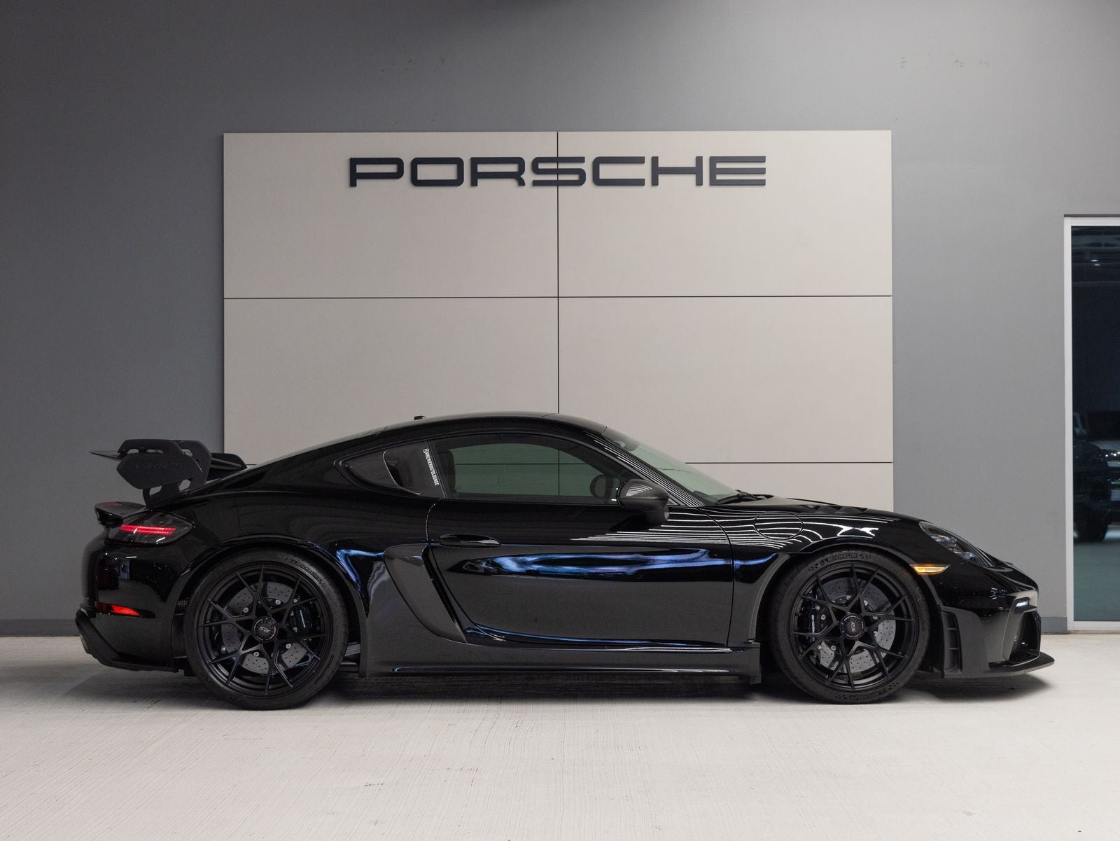 2024 Porsche 718 Cayman GT4 RS