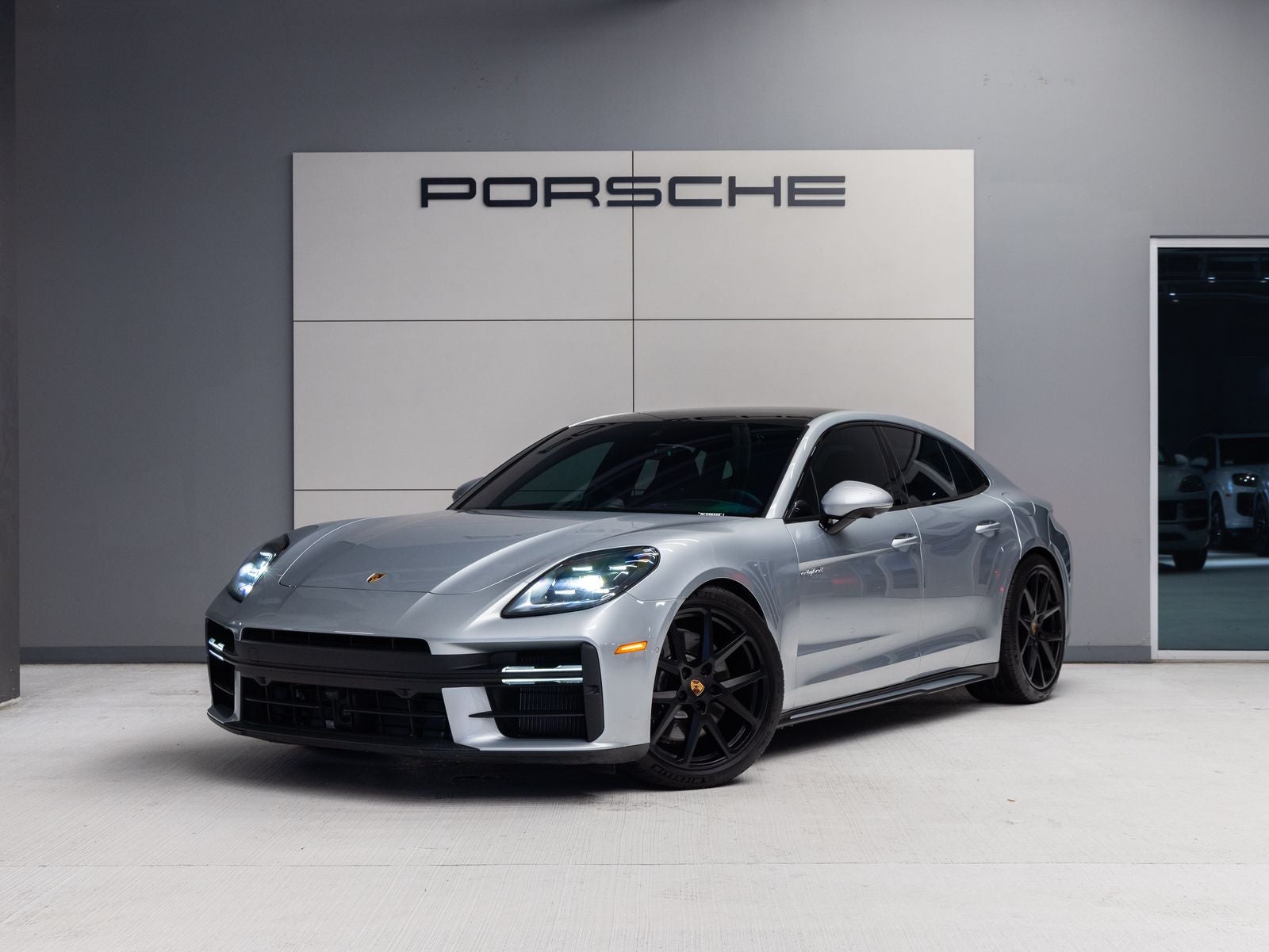 2025 Porsche Panamera 4 E-Hybrid's photo