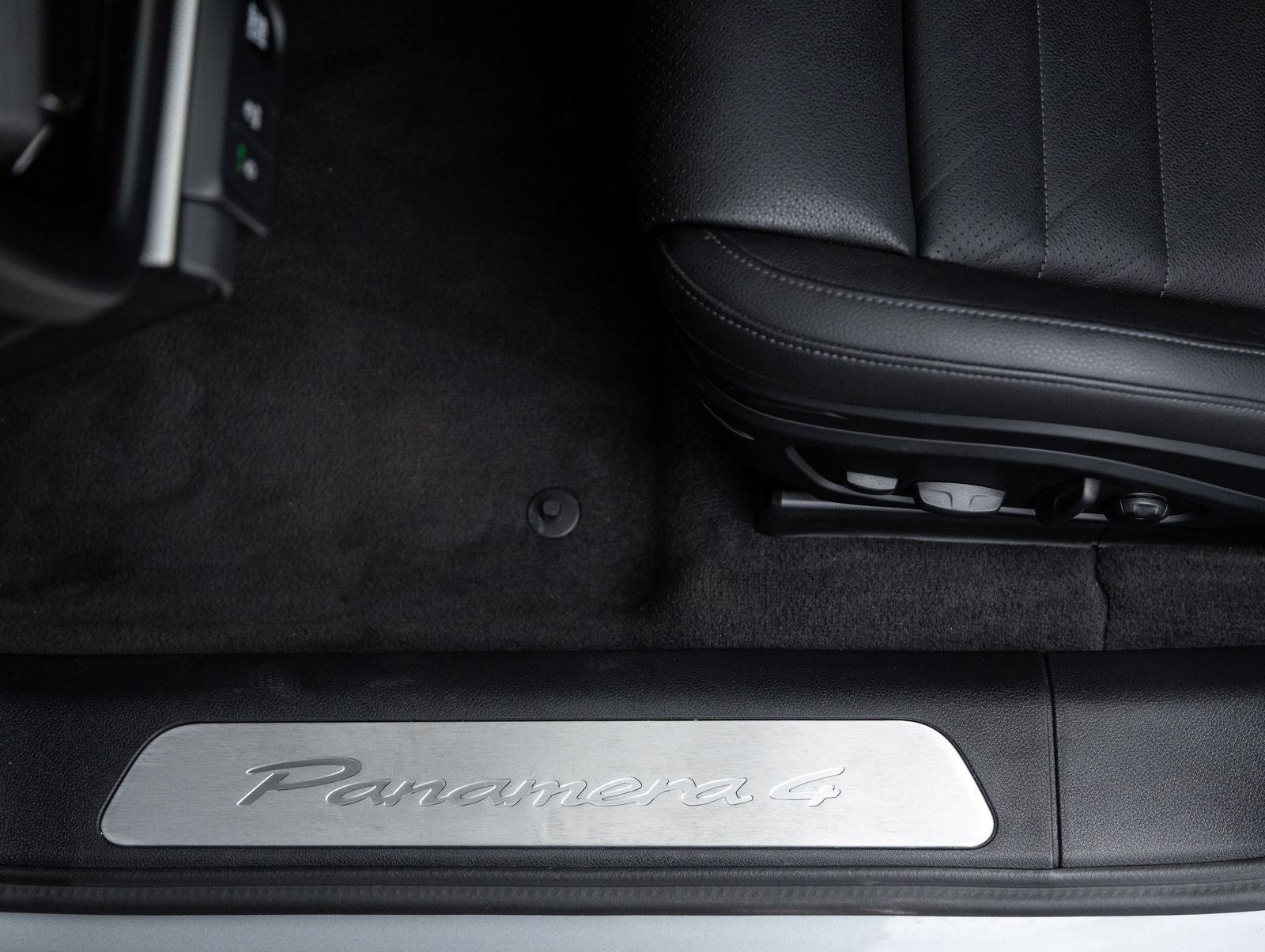 2025 Porsche Panamera 4 E-Hybrid