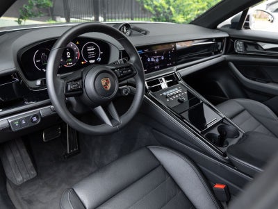 2025 Porsche Panamera 4 E-Hybrid