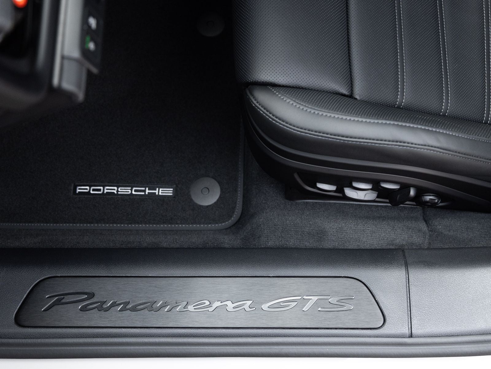 2026 Porsche Panamera Panamera GTS