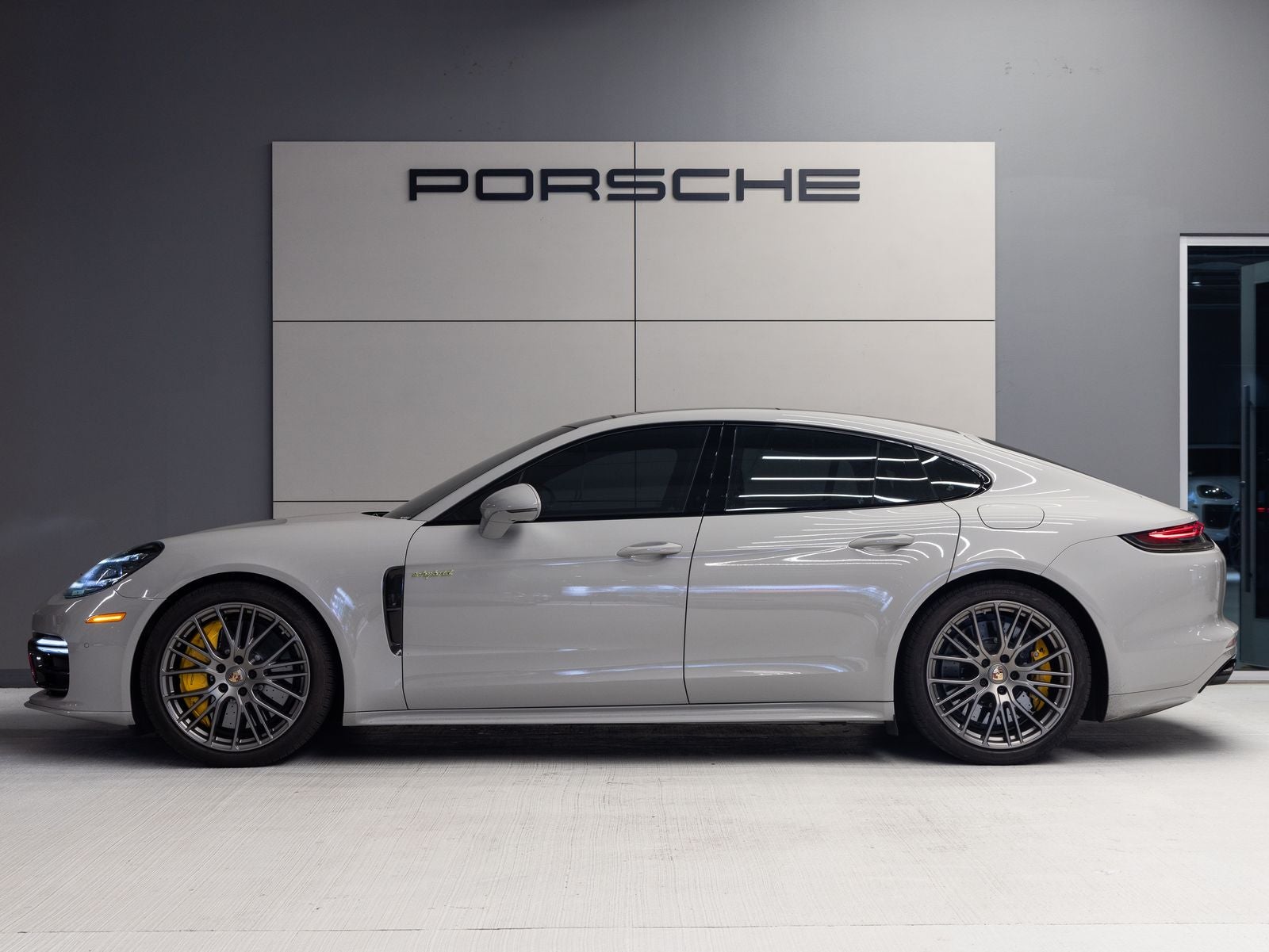 2022 Porsche Panamera Panamera Turbo S E-Hybrid
