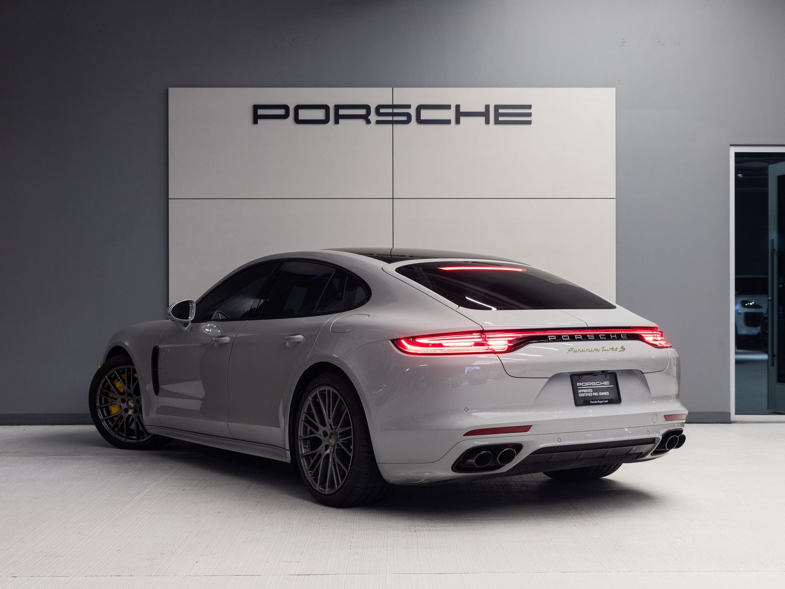 2022 Porsche Panamera Panamera Turbo S E-Hybrid