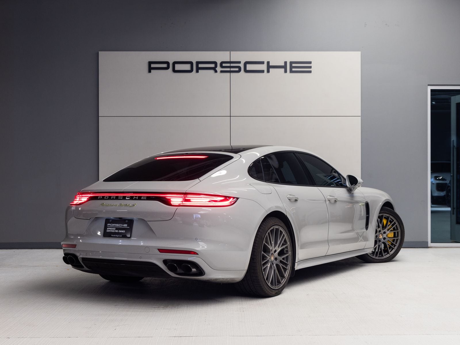 2022 Porsche Panamera Panamera Turbo S E-Hybrid