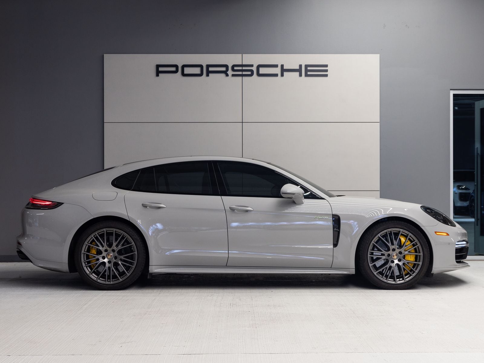 2022 Porsche Panamera Panamera Turbo S E-Hybrid