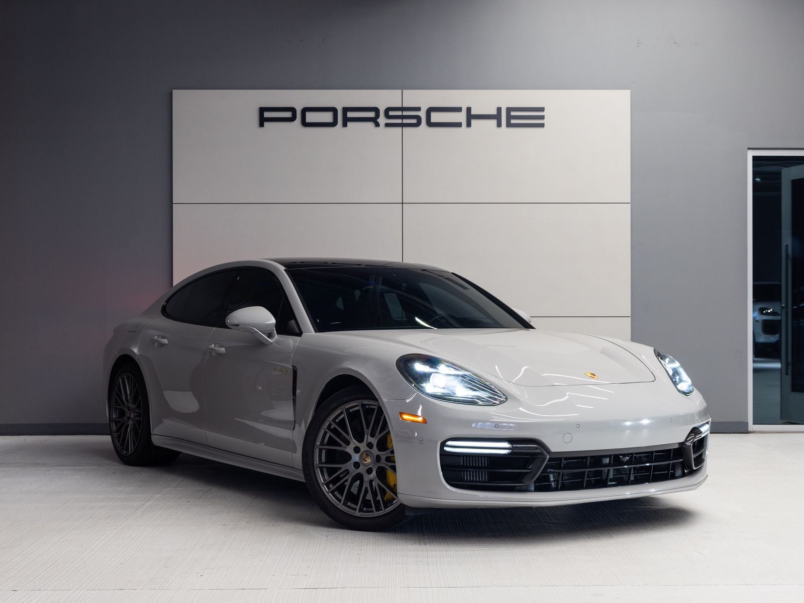 2022 Porsche Panamera Panamera Turbo S E-Hybrid
