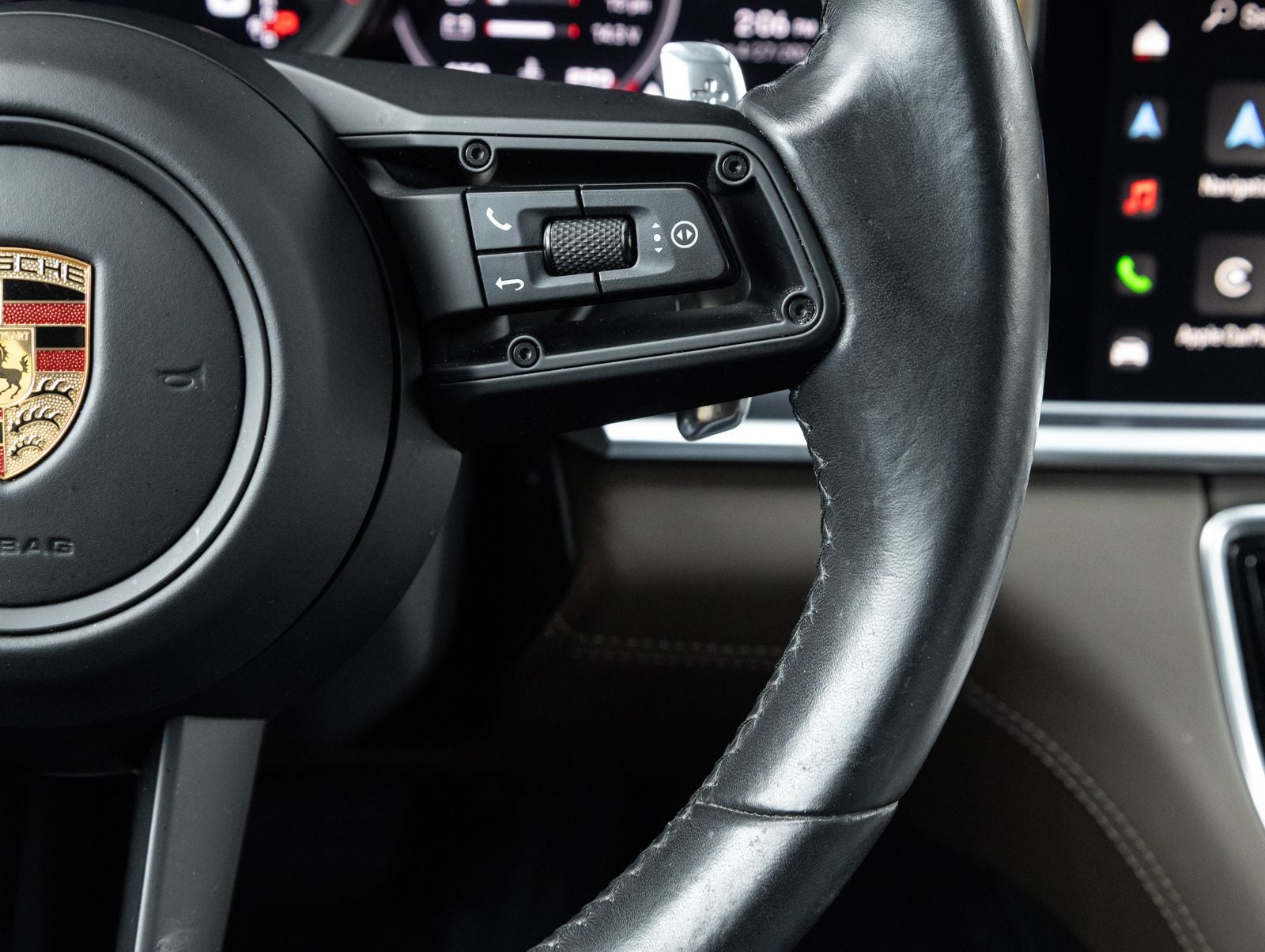 2023 Porsche Panamera 4 Platinum Edition