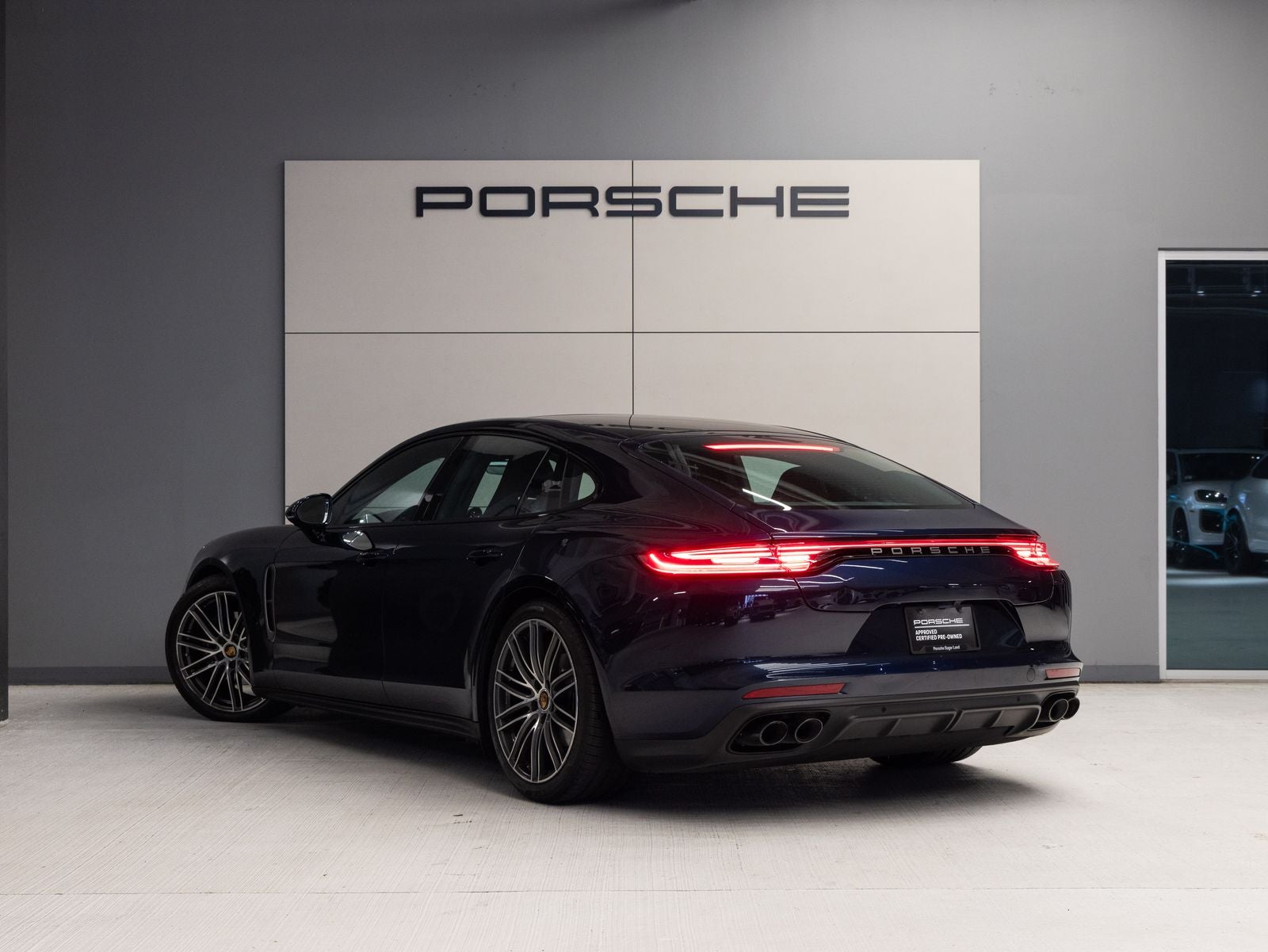 2023 Porsche Panamera 4 Platinum Edition