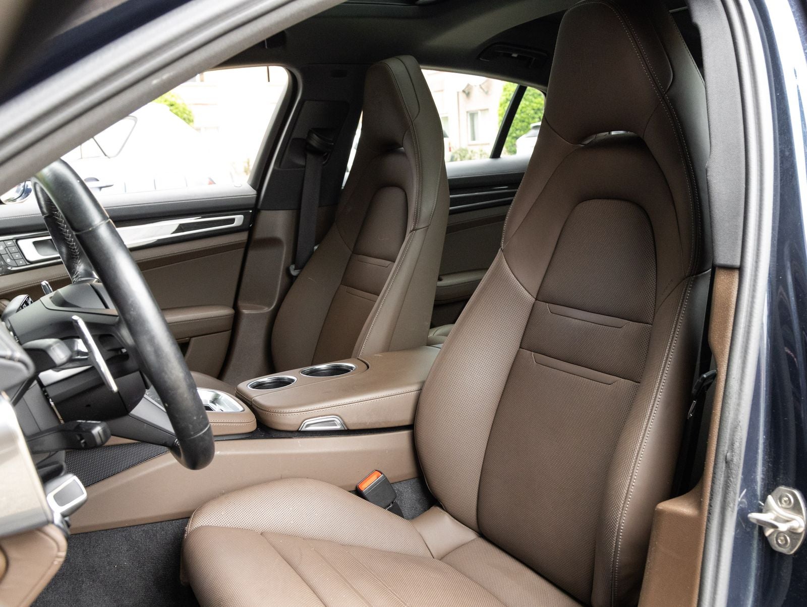 2023 Porsche Panamera 4 Platinum Edition