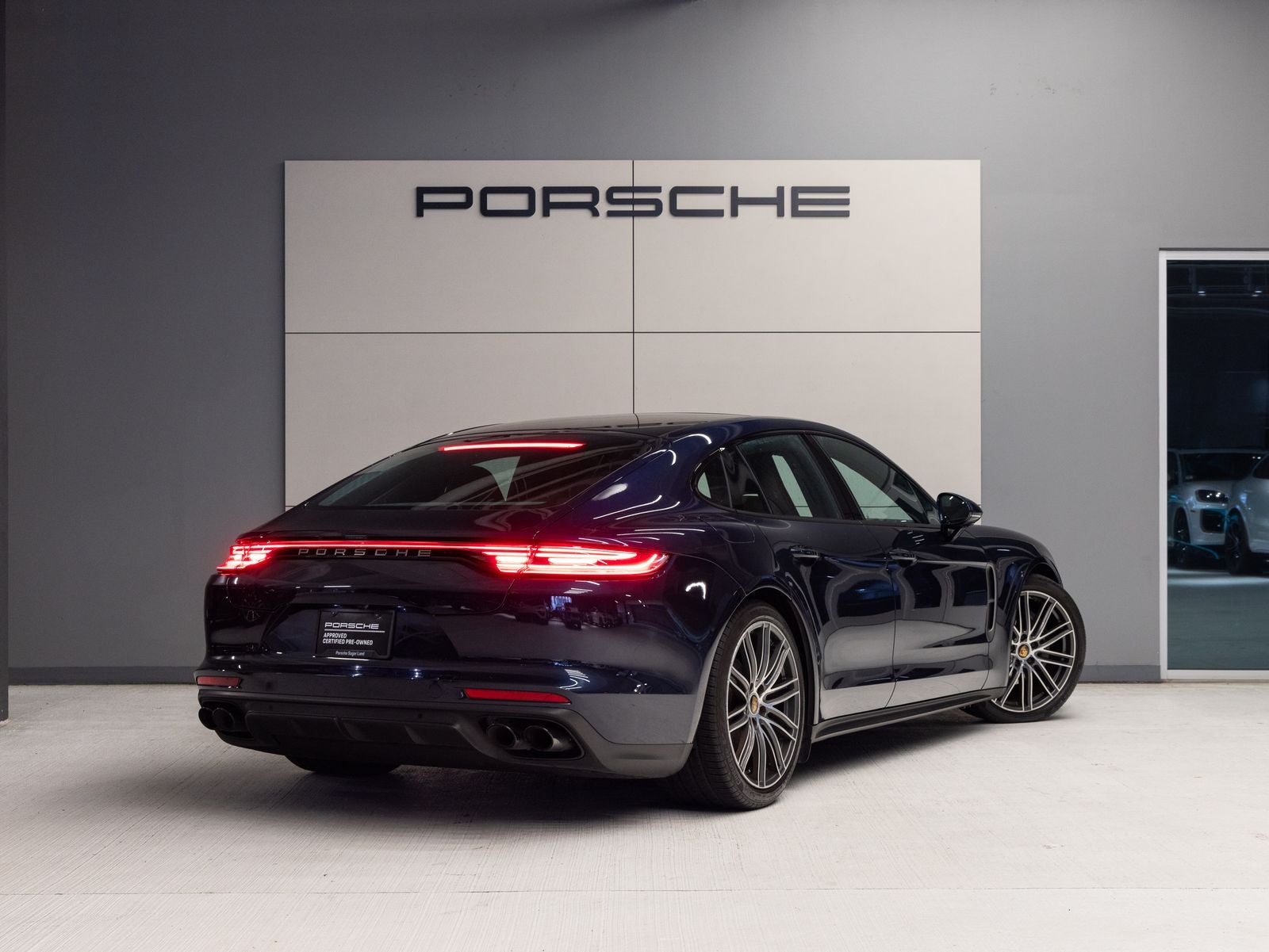 2023 Porsche Panamera 4 Platinum Edition