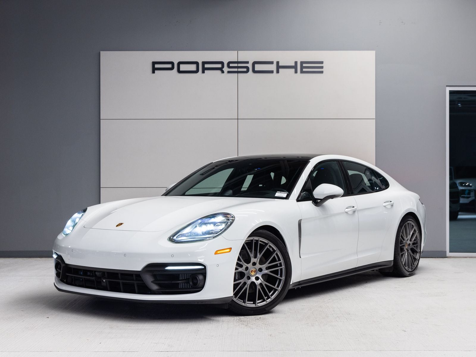 2023 Porsche Panamera 4 Platinum Edition's photo